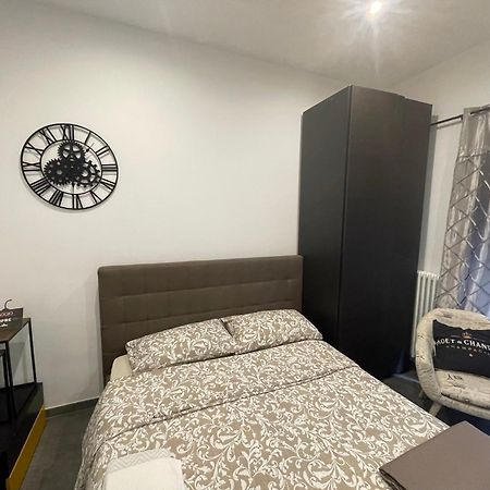Decoluxe !Apartamento Con 1 Camera Da Letto , In Zona San Paolo , Via Martiniana Turin Ngoại thất bức ảnh