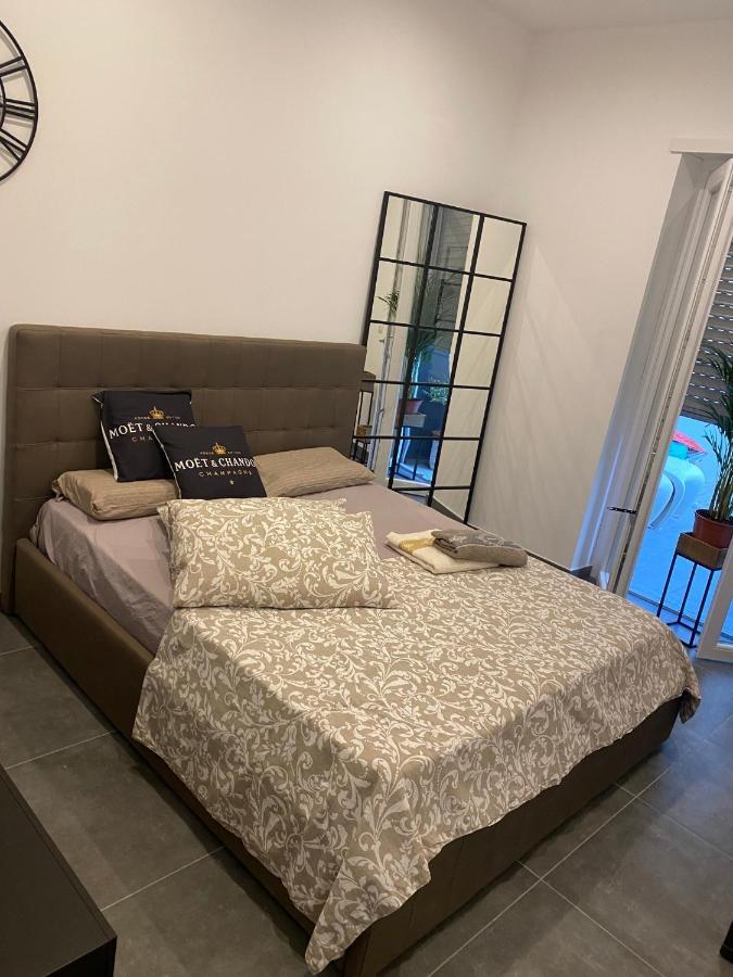 Decoluxe !Apartamento Con 1 Camera Da Letto , In Zona San Paolo , Via Martiniana Turin Ngoại thất bức ảnh