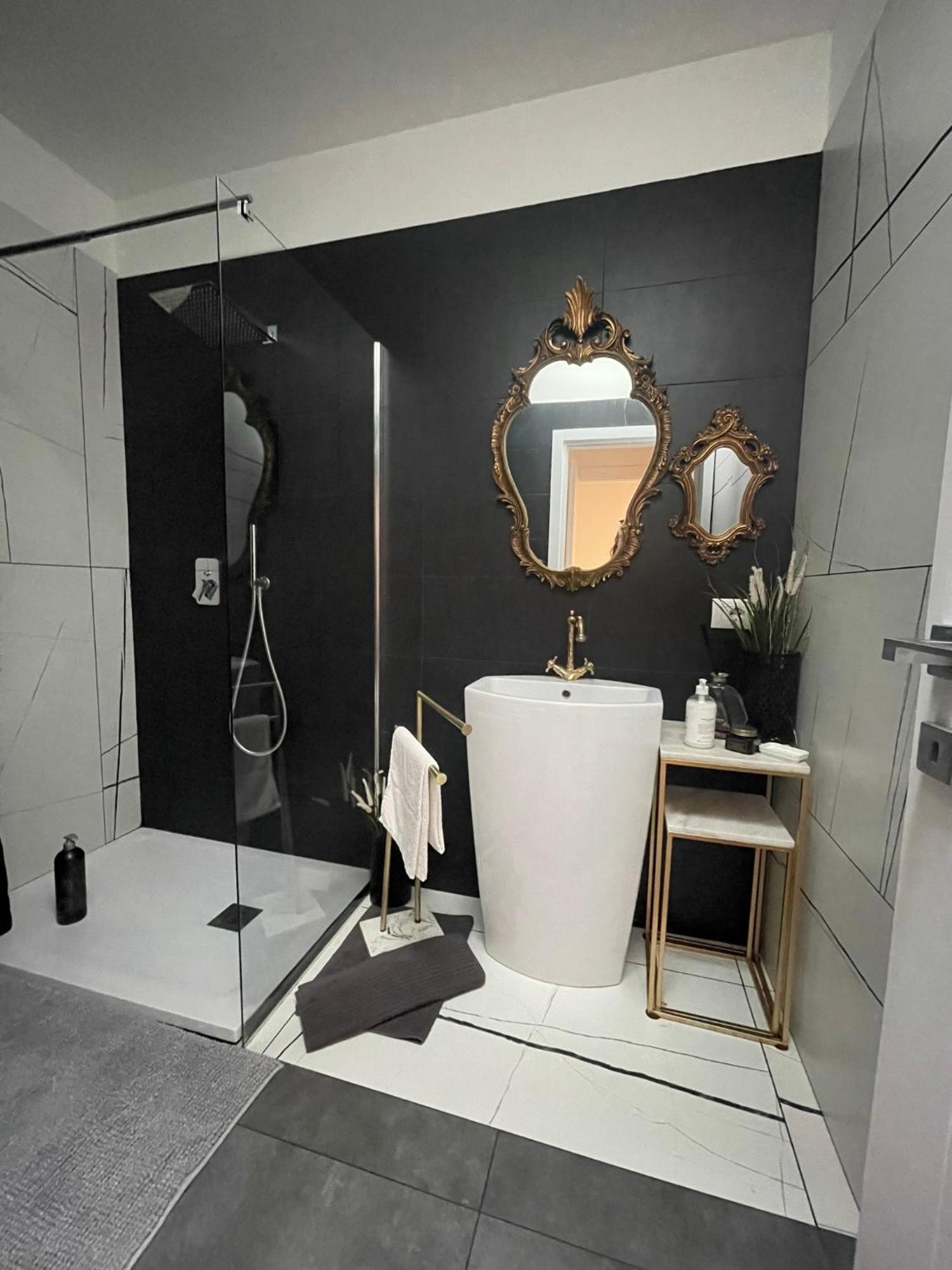 Decoluxe !Apartamento Con 1 Camera Da Letto , In Zona San Paolo , Via Martiniana Turin Ngoại thất bức ảnh